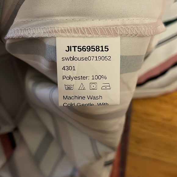 SHEIN Top Bundle - Picture 2 of 4